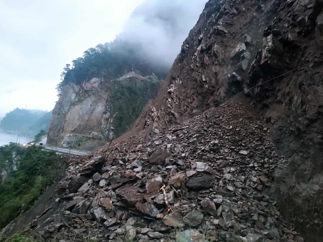 नारायणगढ-मुग्लिन सडक पुन: अबरूद्ध, फेरी नखसे पन्छाउन बुधबार दिनभर लाग्ने